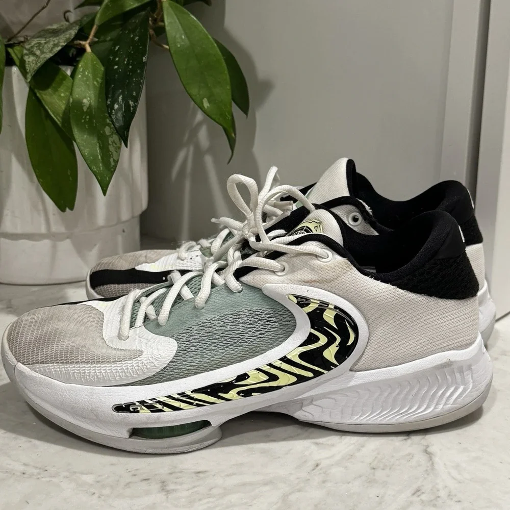 Nike Zoom Freak 4‎ DJ6149-100 White Basketball Shoes Sneakers Men's Size 8.5